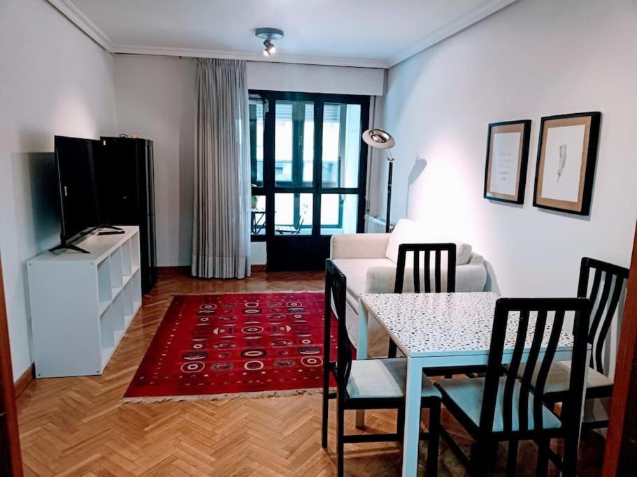 Апартаменты Apartamento Entre Estaciones Овьедо Экстерьер фото